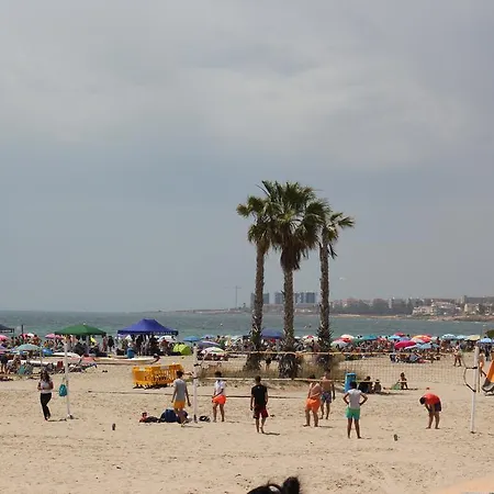 Naufragos Beach 公寓 *